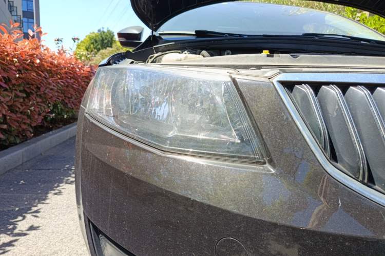 Used Skoda Octavia 2016 1.6L Automatic Chuanxing Edition Right Front Headlight