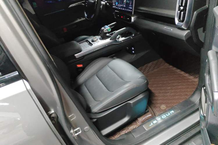 Used JETOUR Traveler 2023 2.0T All-Wheel-Drive CrossPRO Right Front Seat