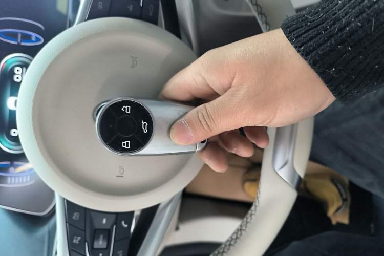 Used ORA Good Cat 2021 400km Standard Range Athena Edition Lithium-Ion Battery Vehicle Key