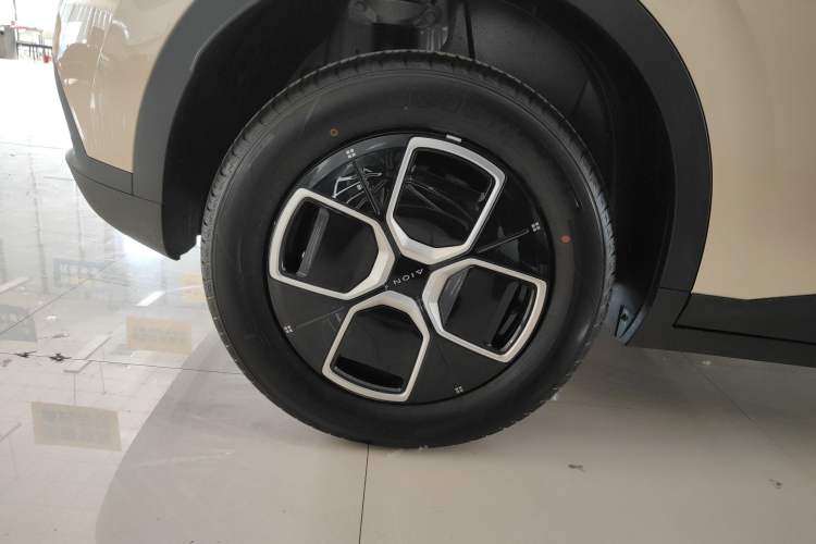 Used AION UT 2025 330 Starlight Edition Right Rear Wheel Hub