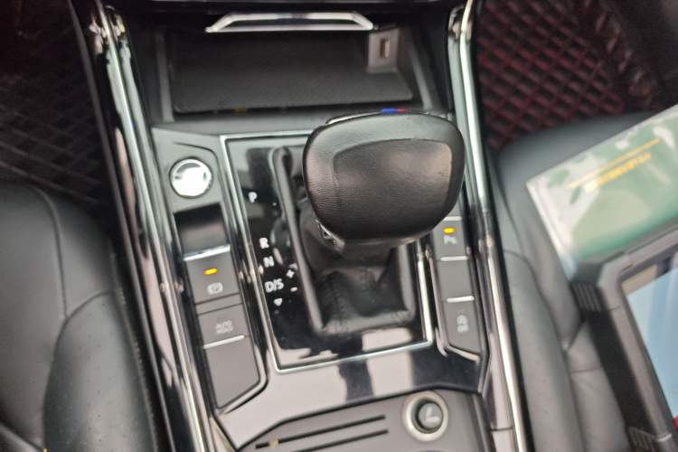 Used Volkswagen Phideon 2018 Revised Version 380TSI Two-Wheel Drive Business Edition
