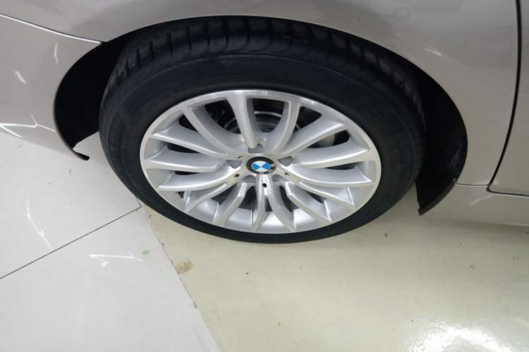 Used BMW 5 Series 2014 525Li Luxury Design Package Exterior 5