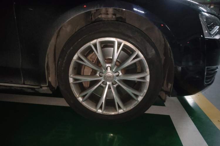 Used Audi A8 2013 A8L 55 TFSI quattro Luxury Model Right Front Wheel Hub