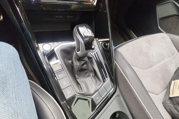 Used Volkswagen Tayron X 2020 330TSI Two-Wheel Drive Luxury Smart Connectivity Version Gear Lever