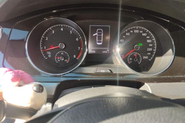 Used Volkswagen Lamando 2015 280TSI DSG Comfort Edition Odometer Close Up