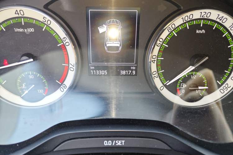 Used Skoda Kodiaq 2018 Facelifted TSI330 5-Seater Two-Wheel-Drive Comfort Edition Odometer Close Up