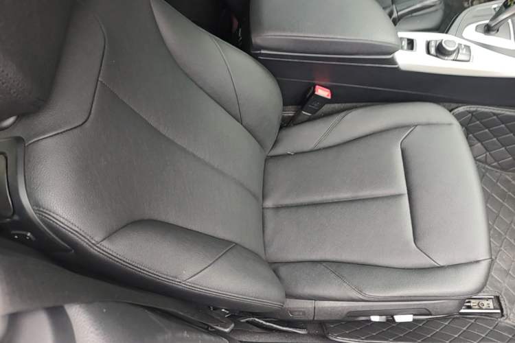 Used BMW 2 Series 2017 220i Convertible Coupe Leading Model
