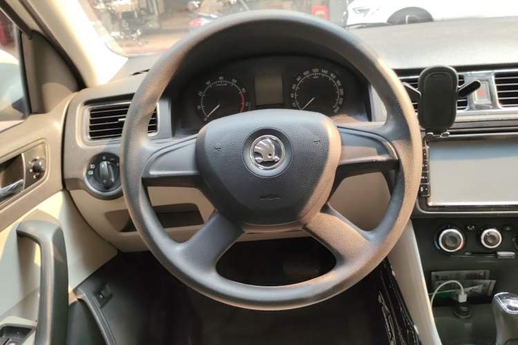 Used Skoda Rapid 2013 1.6L Automatic Smart Selection Model Steering Wheel