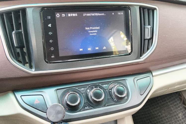 Used FORTHING Lingzhi 2019 M5L 1.6L 7-Seater Luxury Model China VI Standard Audio And AC Panel