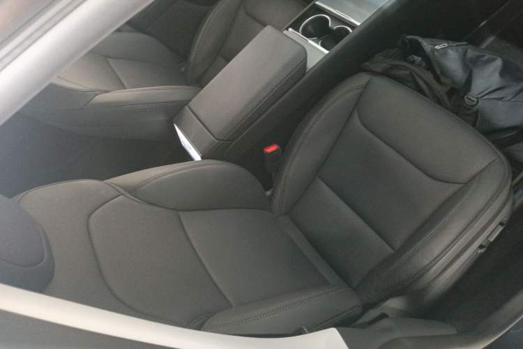 Used Tesla Model Y 2025 Rear-Wheel-Drive Version Right Front Seat