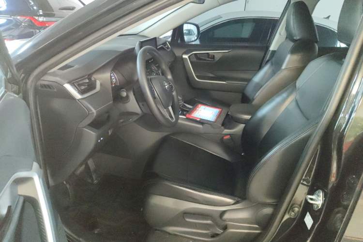 Used Toyota RAV4 2023 2.0L CVT Two-Wheel Drive Urban Edition Left Front Seat