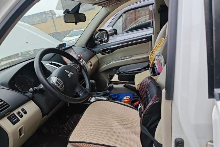 Used Mitsubishi Pajero Sport 2013 3.0L Automatic 4x4 Flagship Edition Driver Seat