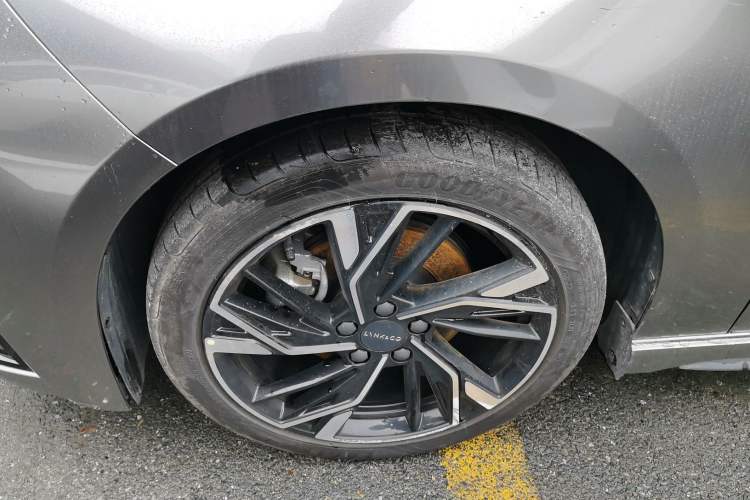 Used Lynk & Co 03 2023 2.0TD DCT JingPro Left Front Wheel Hub