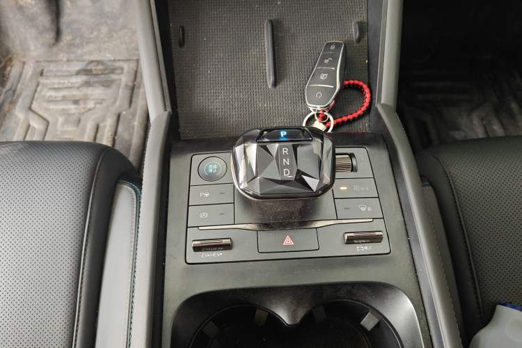 Used BYD Qin L 2025 DM-i Smart Drive 80KM Superior Model Gear Lever