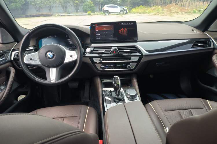 Used BMW 5 Series 2022 Second Facelift 525Li M Sport Package
