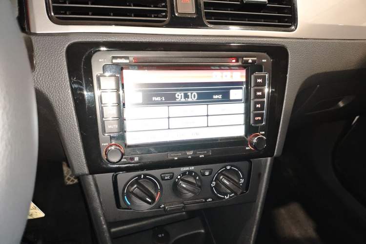 Used Volkswagen Santana 2015 HaoNa 1.6L Manual Fashion Edition
