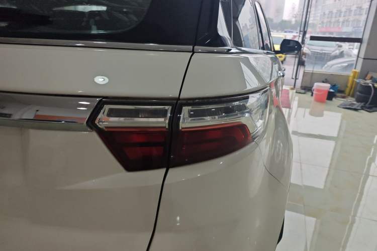 Used JMC Yusheng S330 2016 1.5L GTDi Automatic Two-Wheel Drive Prestige Edition