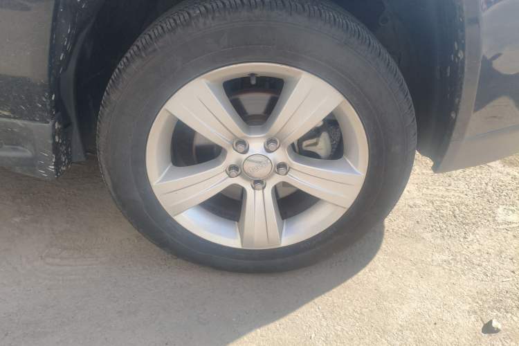 Used Jeep Compass 2015 2.0L two-wheel drive sport version