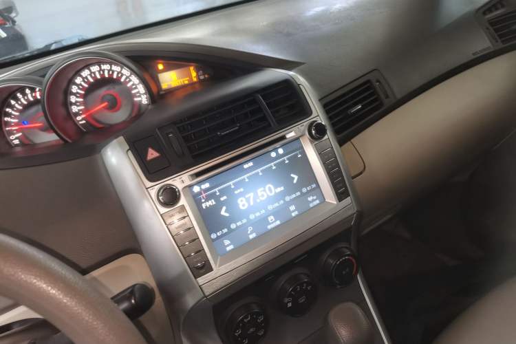 Used Toyota Verso 2014 Starlight 180E CVT Elite Edition Audio And AC Panel