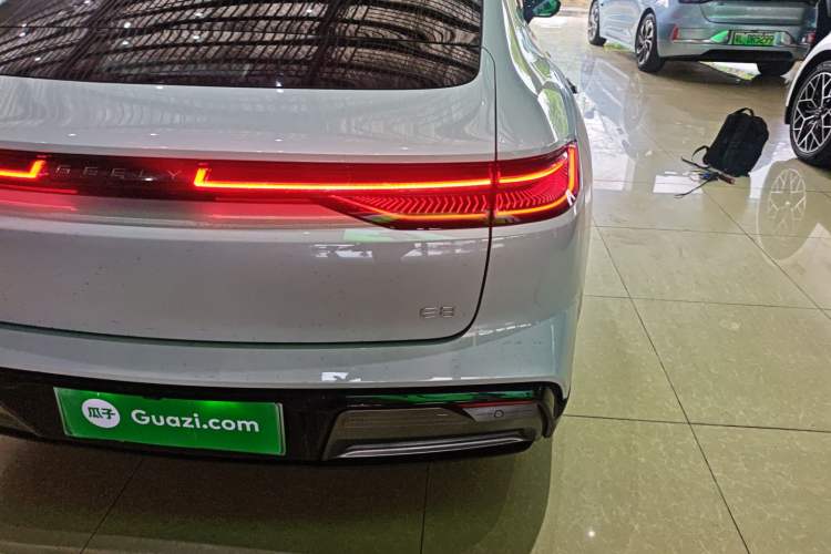 Used Geely Galaxy E8 2024 665 km Range Rear-Drive Starship Long-Range Version Right Rear Taillight