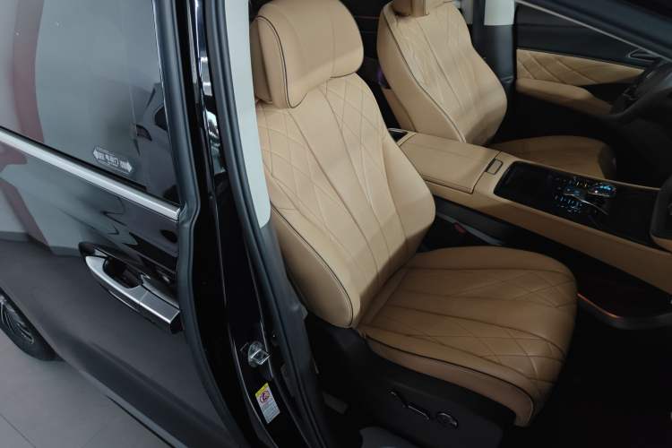 Used Denza D9 2024 DM-i 980 Four-Wheel Drive Prestige Model