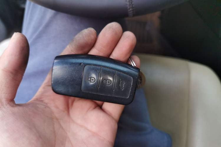 Used JMC Yusheng S350 2013 2.4T Automatic 2WD Diesel Luxury Edition 5 Seats
