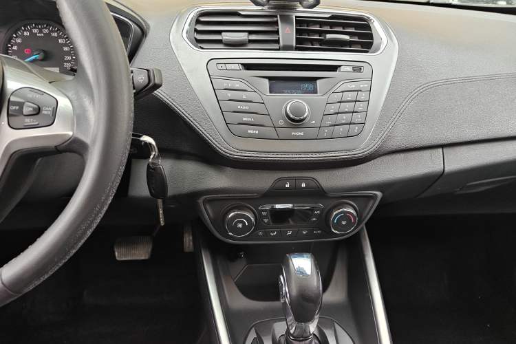 Used Ford Escort 2015 1.5L Automatic Fashion Model Audio And AC Panel