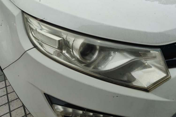 Used JMC Yusheng S330 2016 1.5L GTDi Automatic Two-Wheel Drive Fashion Edition Right Front Headlight