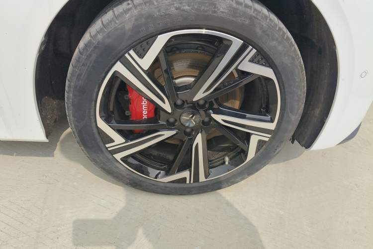 Used Hongqi EH7 2024 760 Pro+ Four-Wheel Drive Version Right Front Wheel Hub