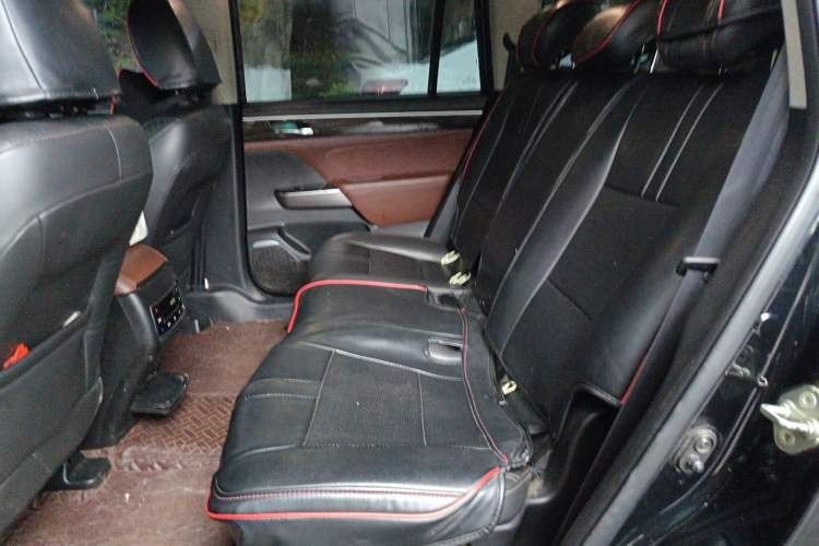 Used GAC Trumpchi GS8 2017 320T Two-Wheel Drive Luxury Smart Connectivity Version (7 Seats) Left Rear Seat