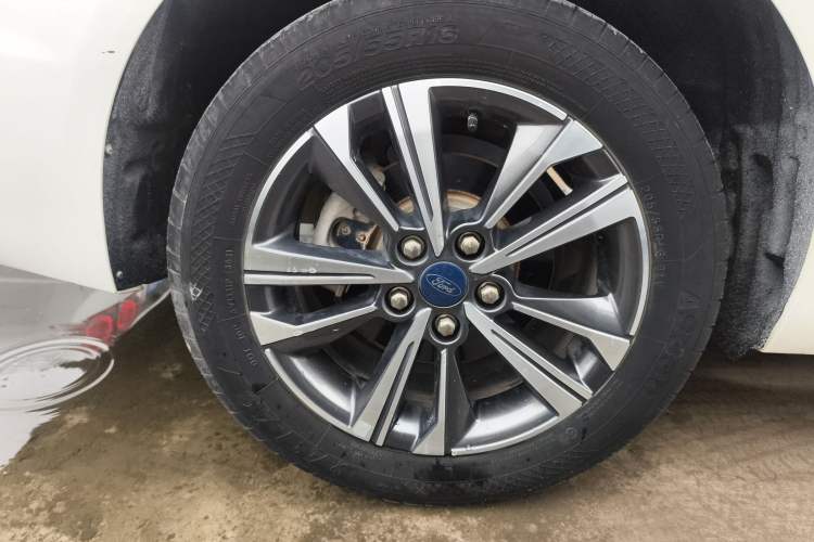 Used Ford Escort 2021 1.5L Automatic Diamond Edition Exterior 5