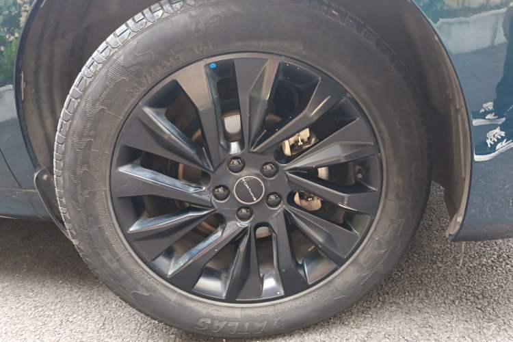 Used FORTHING T5 EVO 2021 1.5TD DCT Diamond Edition Right Front Wheel Hub