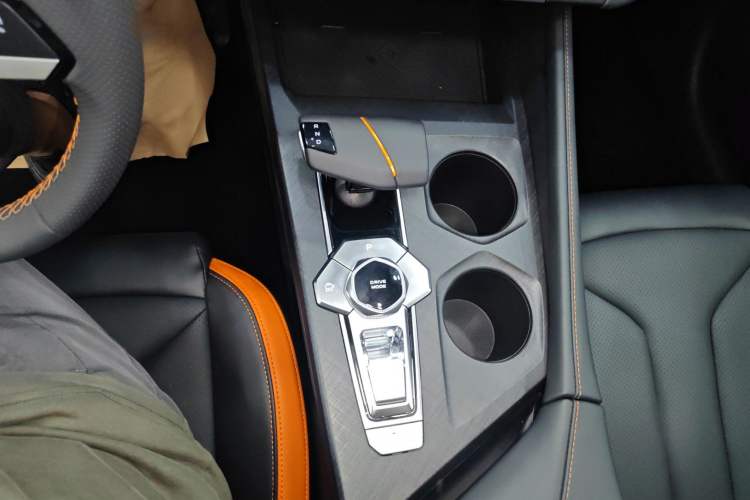 Used CHANGAN UNI-V 2024 1.5T High-Energy Version
