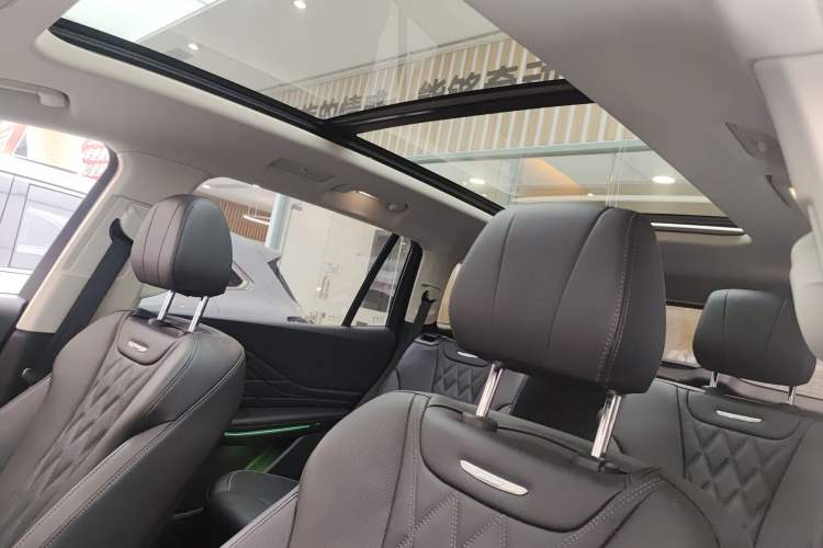 Used Hongqi HS7 2023 2.0T Automatic All-Wheel Drive Flagship Edition Six Seats Headliner