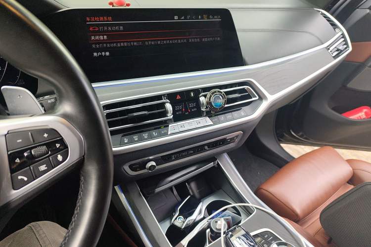 Used BMW X7 2021 Restyled xDrive40i Luxury Version with M Sport Package Audio And AC Panel