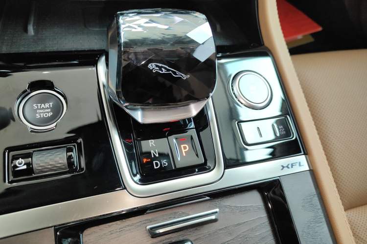 Used Jaguar XFL 2024 2.0T P250 Two-Wheel Drive Prestige Luxury Edition