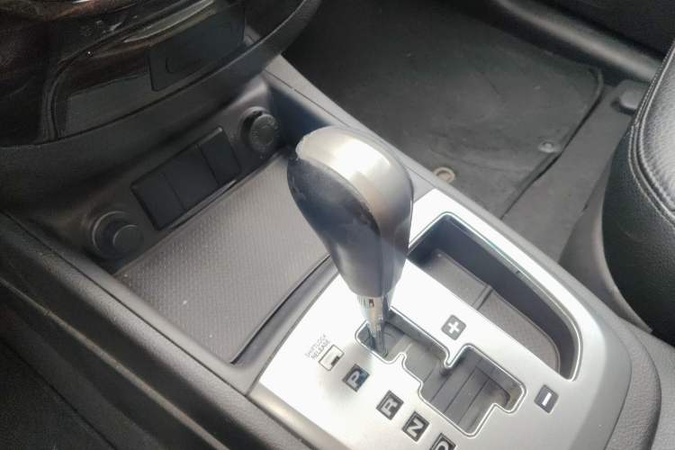 Used Hyundai Santa Fe Classic 2010 2.4 Luxury Edition 7-Seater Four-Wheel Drive Gear Lever