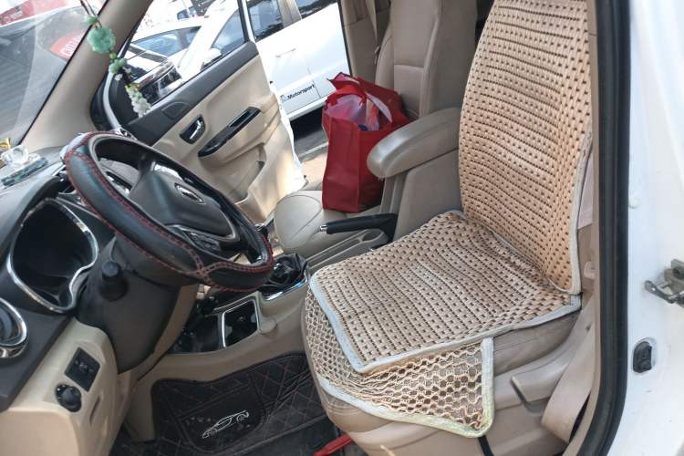 Used Jinbei 750 2015 1.5L Flagship Model
