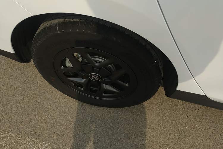 Used BYD Qin PLUS 2025 DM-i Smart Drive 55KM Leading Model Right Rear Wheel Hub