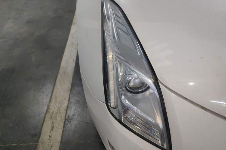 Used Cadillac XTS 2015 28T Luxury Model Right Front Headlight