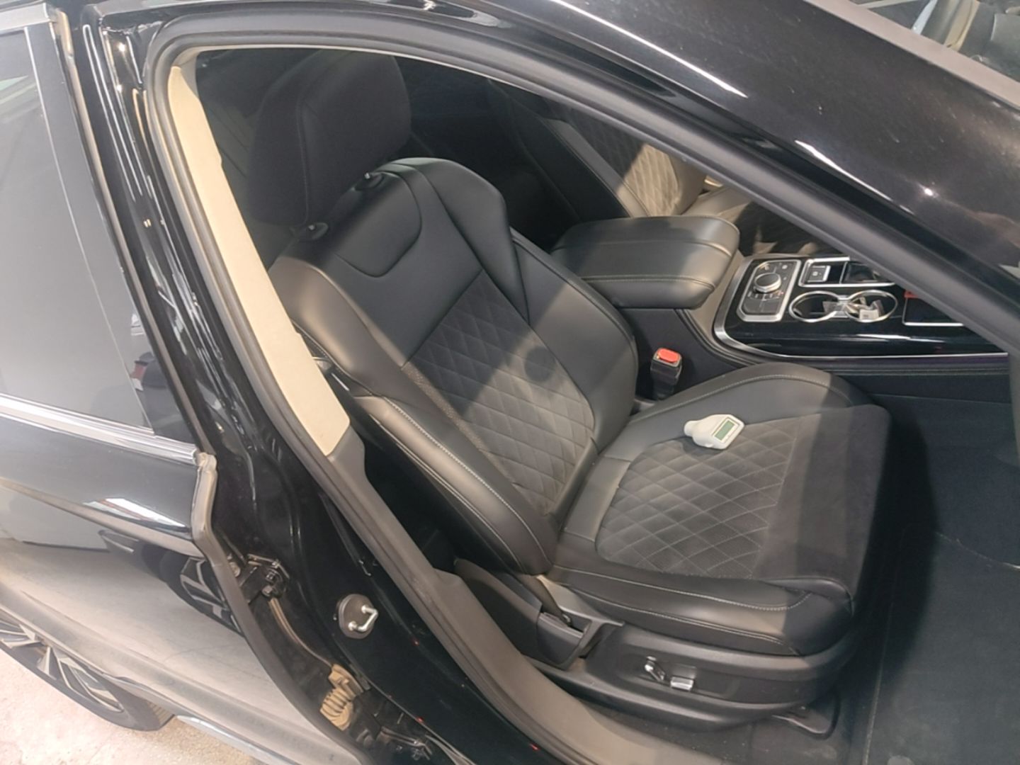 Hongqi HS7 2022 3.0T Automatic All-Wheel Drive ZhiLian Flagship Edition Five Seats — снимка 19