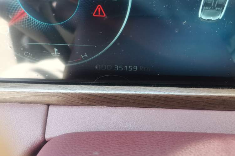 Used Ford Equator 2021 EcoBoost 225 Premier PLUS 6-Seater Odometer Close Up