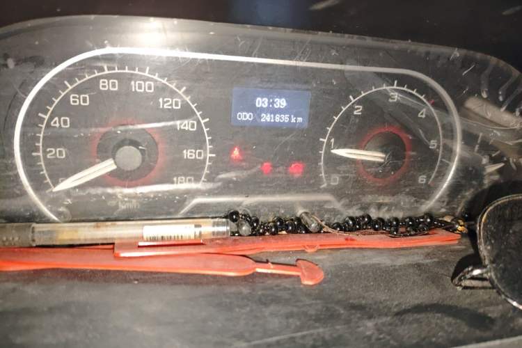 Used SAIC MAXUS Xintu V80 2017 2.5T 5-Speed Manual Aoyuntong National V Short Wheelbase Mid-Roof 5/6/10-Seater
