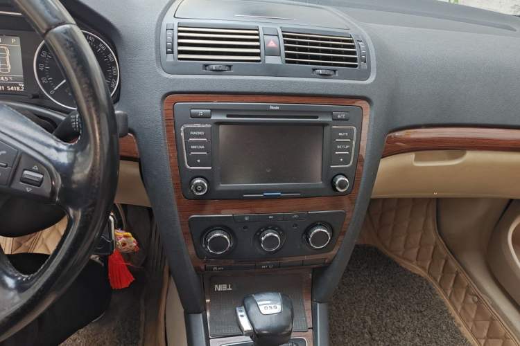 Used Skoda Octavia 2012 1.4TSI DSG Elegance Edition Audio And AC Panel