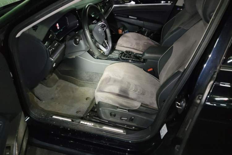 Used Volkswagen Passat 2023 Facelift 330TSI Luxury Edition
