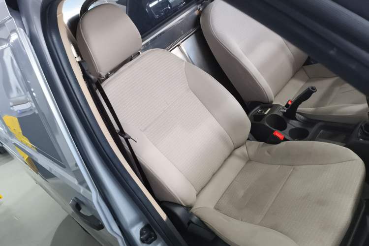 Used Wuling Rongguang S 2021 1.2L Standard Model Enclosed-Window Vehicle Power-Assist Version 2 Seats LSI