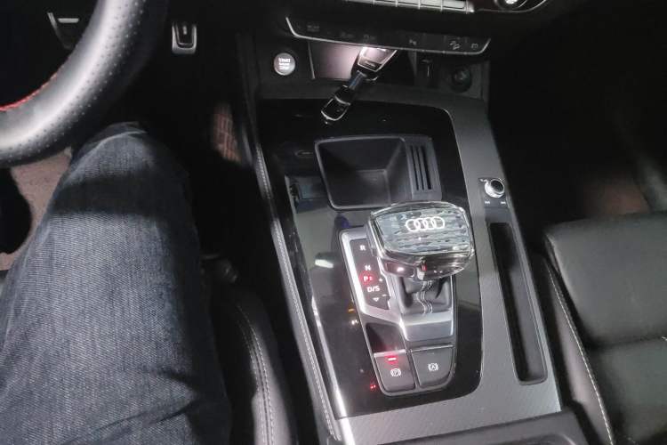 Used Audi Q5L 2022 40T Fashionable and Dynamic Model
