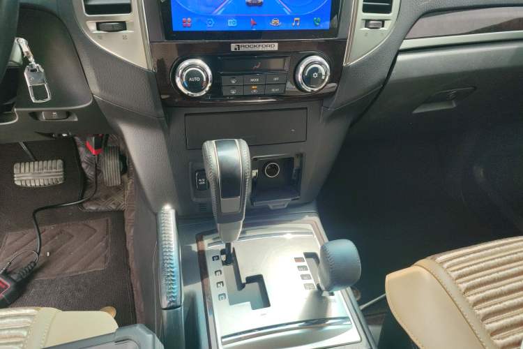 Used Mitsubishi Pajero 2017 V97 3.8L 5-Door GLS Model with Sunroof – Middle East
