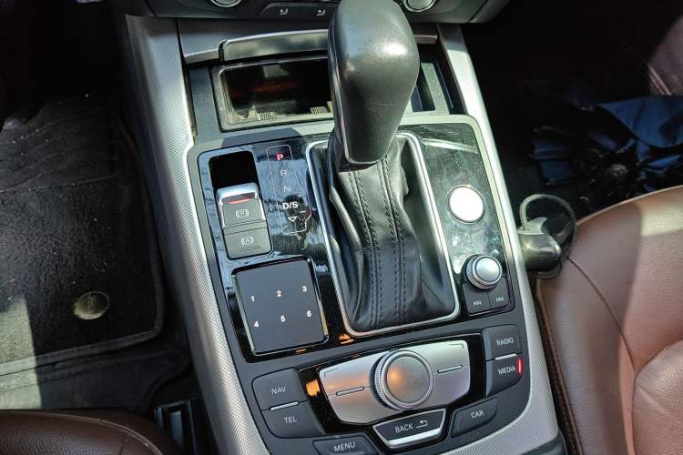 Used Audi A6L 2018 30th Anniversary Edition 35 TFSI Fashion Model Gear Lever