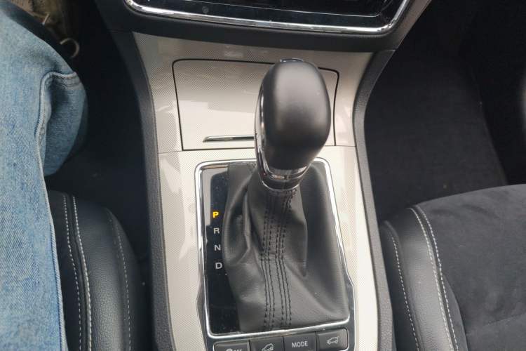 Used Roewe RX5 New Energy 2017 eRX5 50T Hybrid Connected Prestige Flagship Edition
